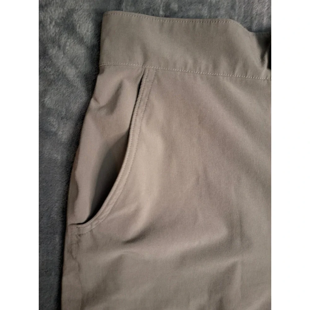 Nike Dri-FIT Mens Training Shorts Khaki Tan Mesh Inset Size Medium RN56323